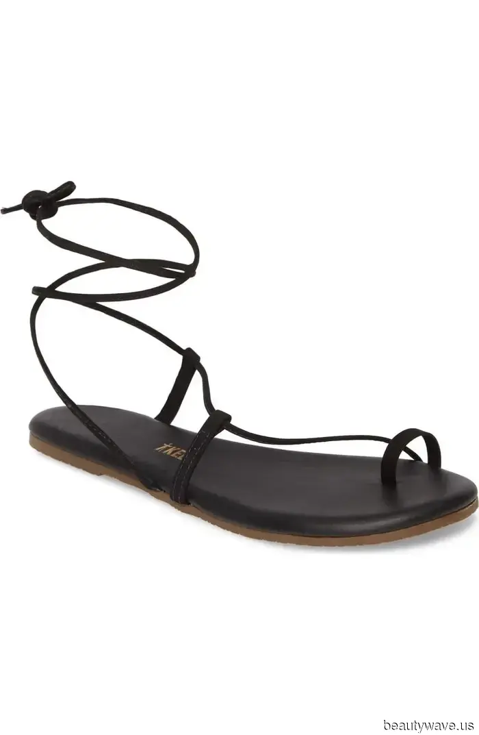I work in fashion in NYC—here are the 7 summer shoe trends featured in my capsule wardrobe.