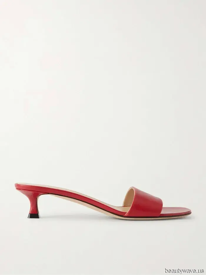 Es ist ein Fakt: Modeleute wählen diesen Sandalenfarbtrend über Schwarz, Weiß und Braun.