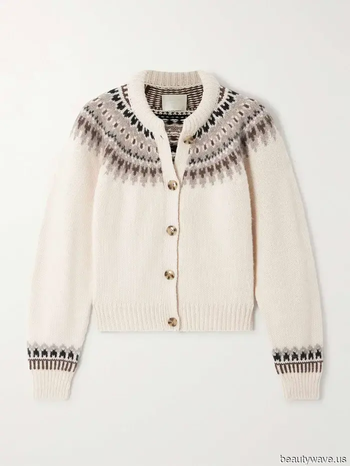 If you're aiming for an elegant look rather than a sporty vibe in leggings, this is the winter trend you should embrace.