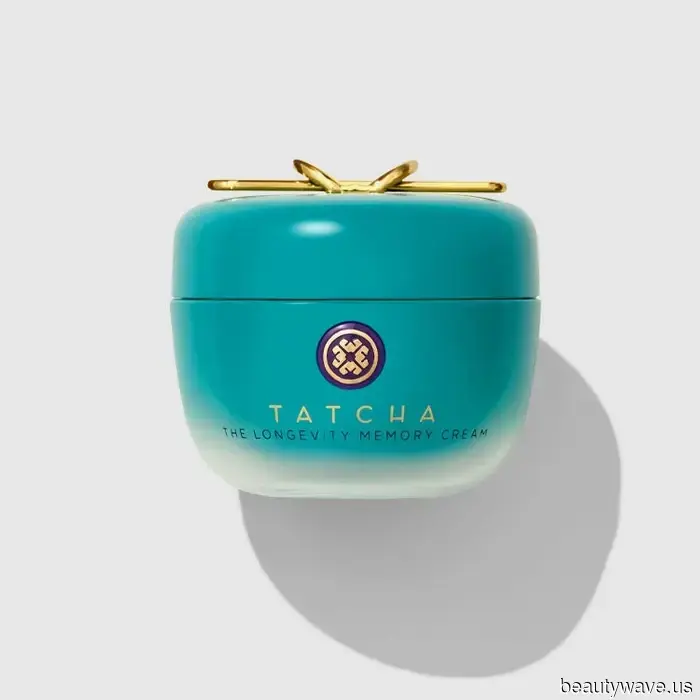 No joke, this moisturizer makes my skin feel as smooth as butter when applied.