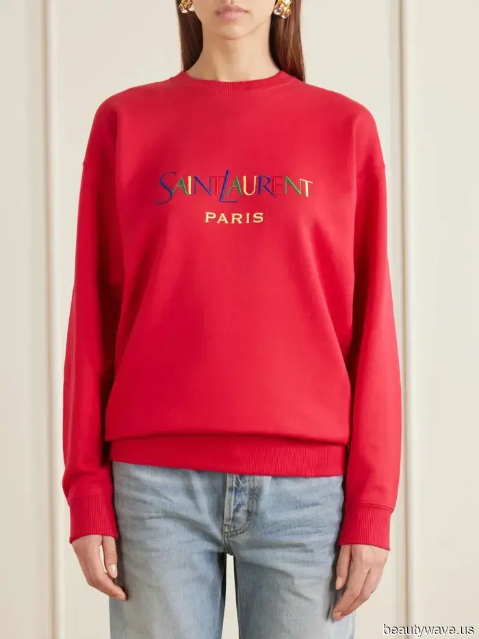Denim is on the horizon—7 methods Parisian trendsetters are refreshing their jean ensembles for fall.