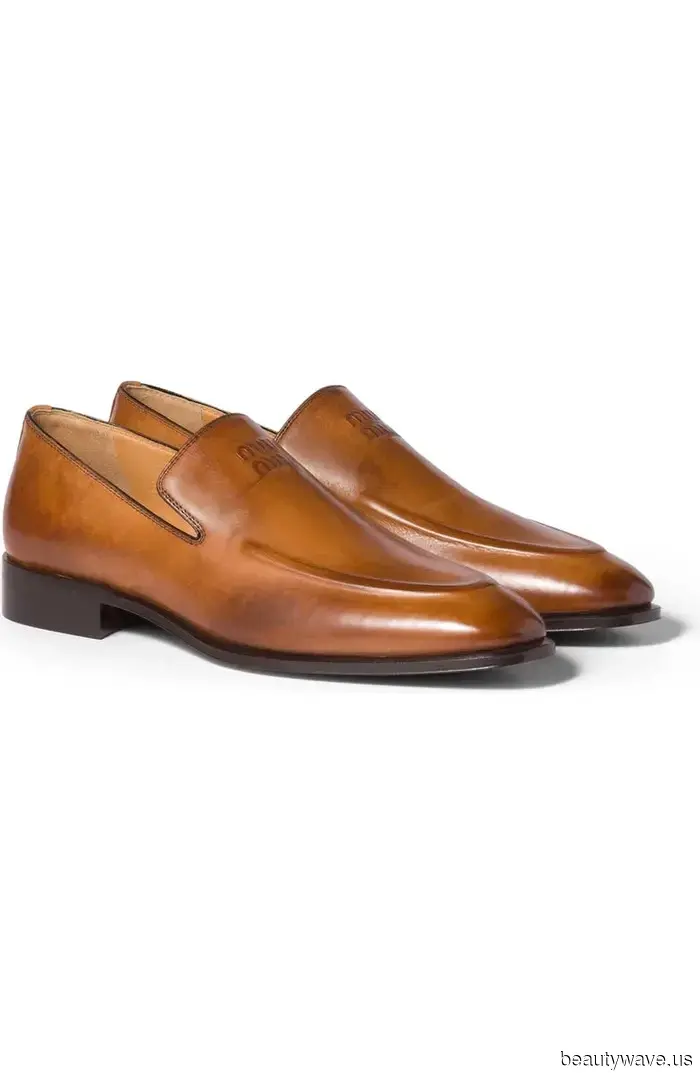 It's Official: The Top Shoe Color to Pair with Blue Jeans Was Viewed as "Outdated" Just a Year Ago.