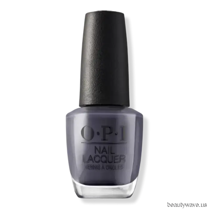 Le unghie a quadri gel di Kylie Jenner dimostrano che questo colore OPI è davvero il più versatile.