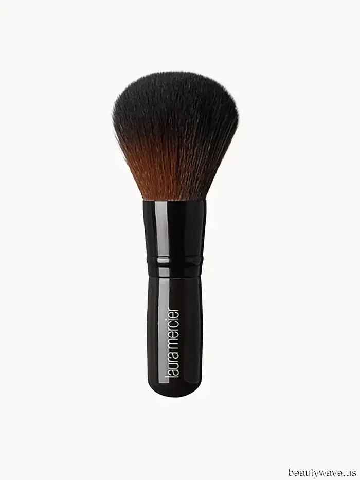 Sono un'editor di bellezza ossessionata dal bronzer&mdash;Questi 7 pennelli sono il mio segreto per un bagliore perfetto