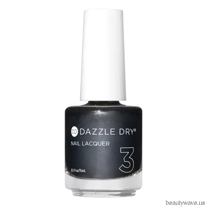 Cada individuo chic está usando uñas de "Navidad Gótica" en este momento&mdash;6 conjuntos vampíricos que actualmente…