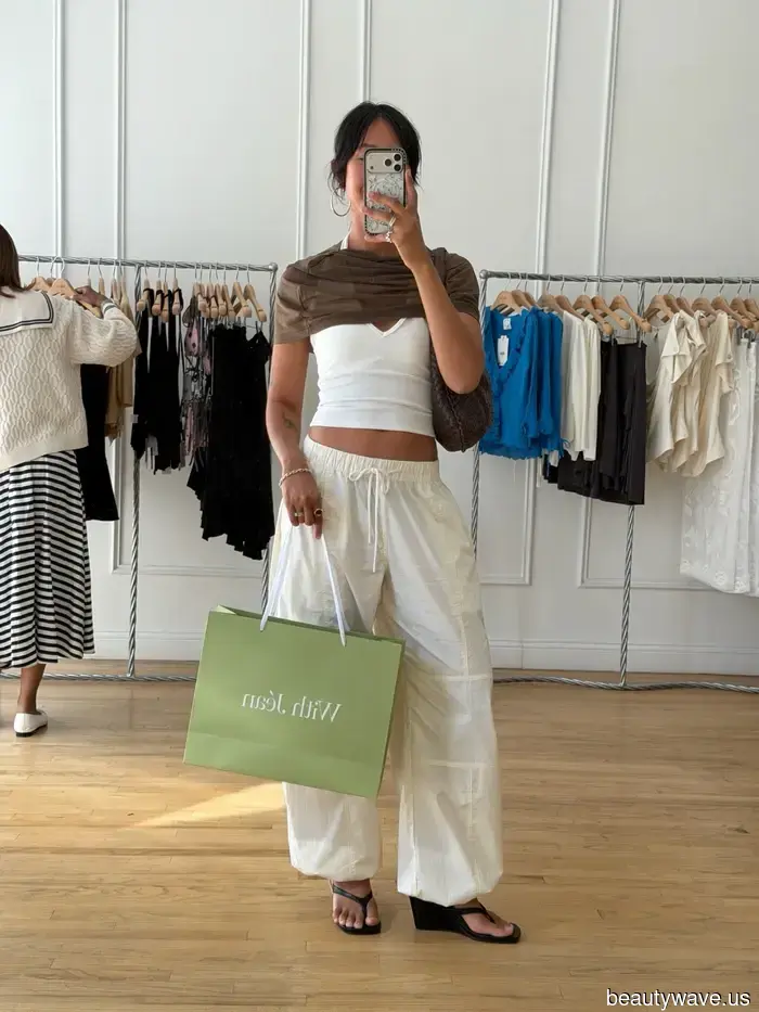 Dieser "veraltete" Schuhtrend hat diesen Sommer ein riesiges Comeback gefeiert&mdash;5 schicke Möglichkeiten, wie es-Mädchen ihn jetzt tragen.