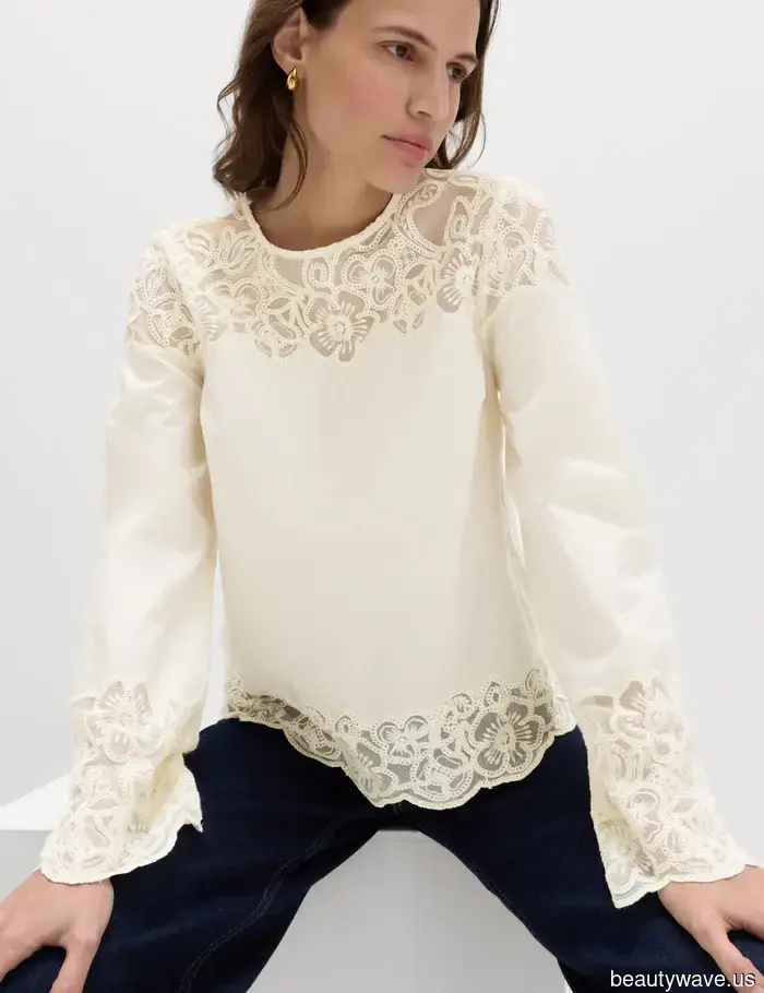 Da Parigi a Londra, ecco come le donne europee chic indossano una blusa e jeans quest'estate