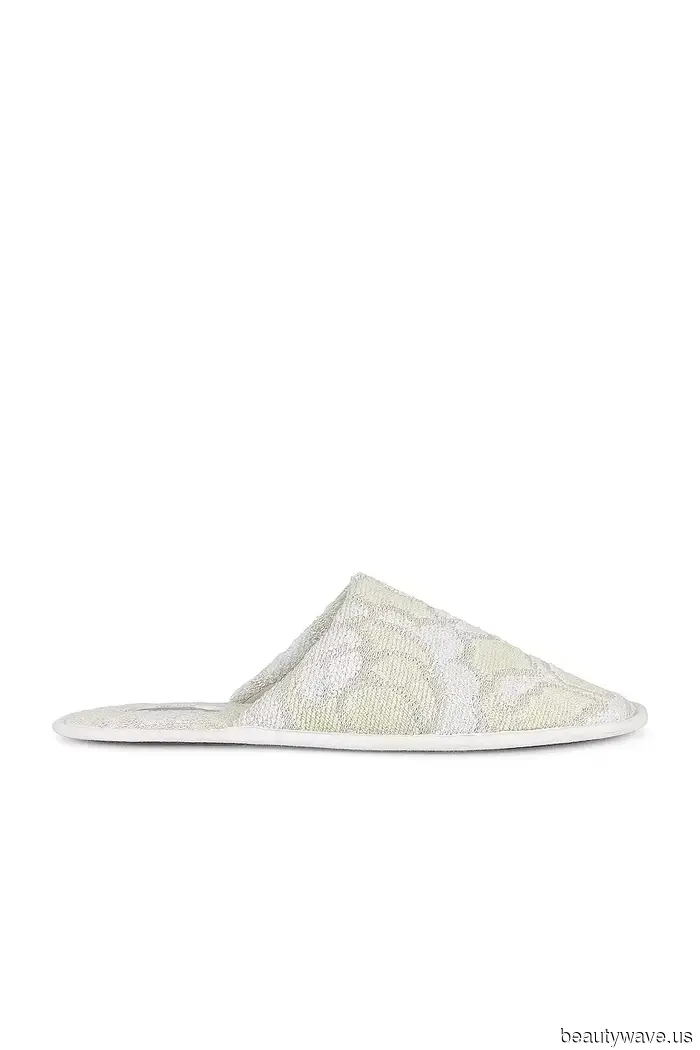 Breaking News: 7 Shoe Styles That Are Trending and 7 That Are Out for Fall 2025