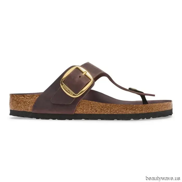 If you want to appear more like a New Yorker while wearing Birkenstocks, opt for this particular style paired with this pant trend.