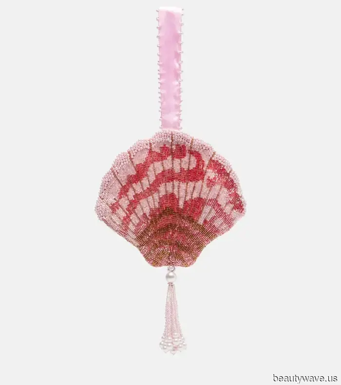 Модные люди сейчас тянутся к маленьким бисерным сумочкам&mdash;31 стильный вариант, который привлек мое внимание