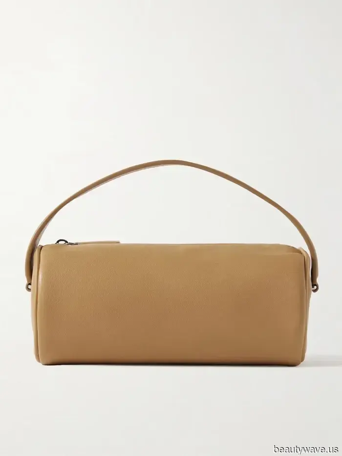 "Странный", но прогрессивный способ, которым модные люди стилизуют свои свитеры на осень 2025 года