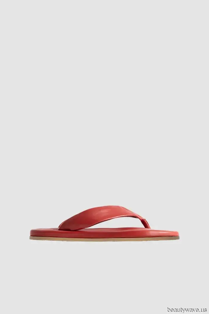 I work in fashion in NYC—here are the 7 summer shoe trends featured in my capsule wardrobe.