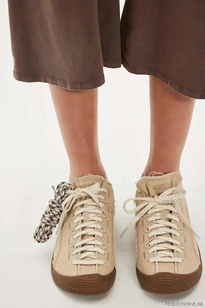 Questo influencer di stile britannico mi ha fatto scoprire un marchio di sneaker che rivaleggia con il mio amore per Salomon.