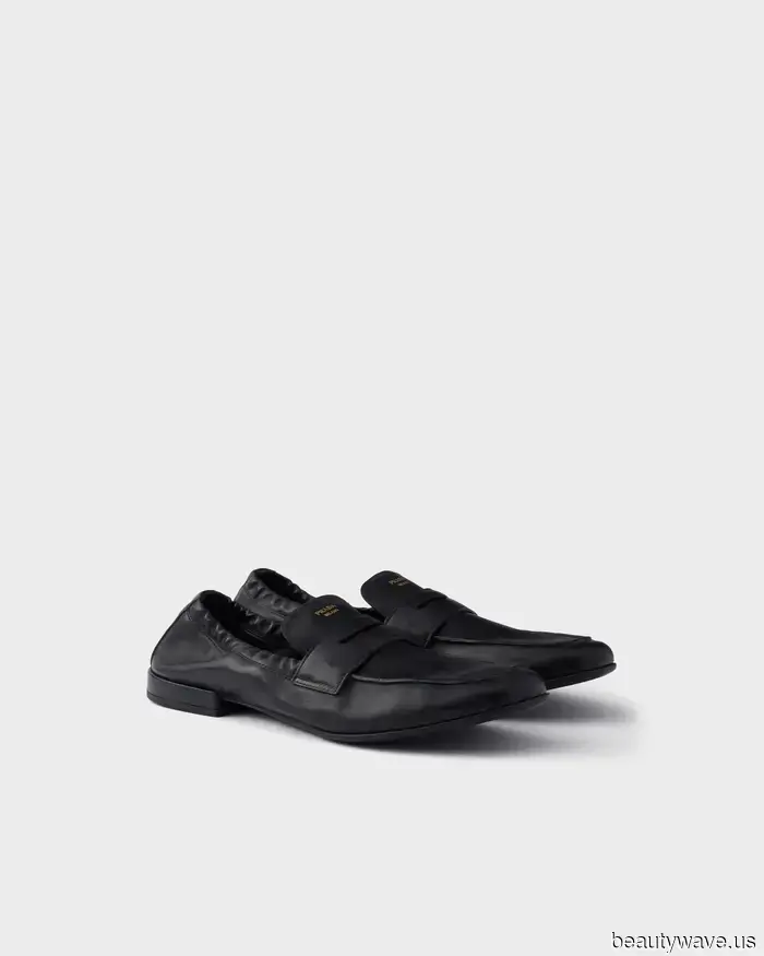 Los zapatos planos elegantes pero cómodos que la gente de moda conoce elevan los jeans en cuestión de segundos.