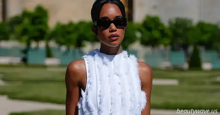 Black heels are acceptable, but in France, it’s well-known that this shoe color pairs better with white dresses.