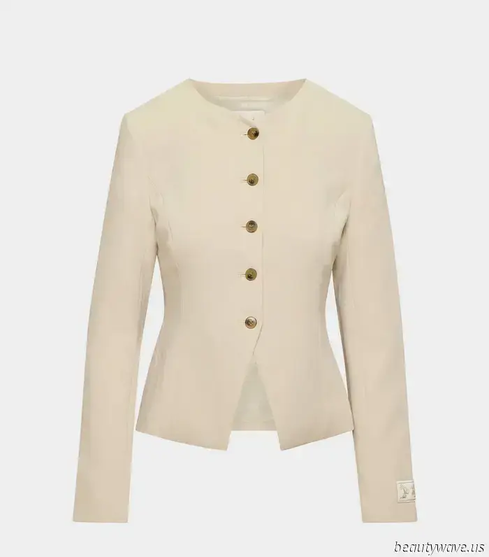 If I see you sporting this stylish blazer trend instead of a classic one, I’ll recognize you as a fashion-forward individual.