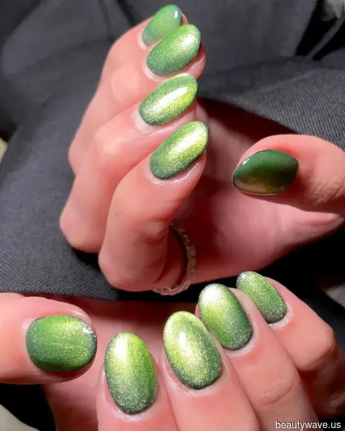 Le Pedí a la Manicurista de Dua Lipa Inspiración de Uñas de Chica Cool—Aparentemente, la Teoría del Zapato Equivocado es el Secreto