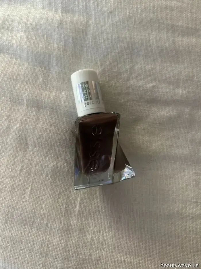 Chic, Ricco e Cioccolatoso: Questo smalto da &pound;11 è il mio segreto per una manicure da salone