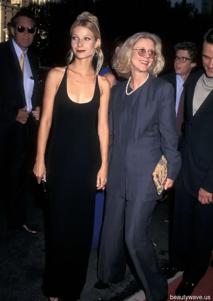 Apple Martin hat gerade den Vintage-Calvin-Klein-Look ihrer Mutter von der Premiere von Emma 1996 nachgeahmt.