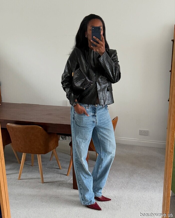 This is the denim color trend that everyone is pairing with high heels (and no, it’s not black).