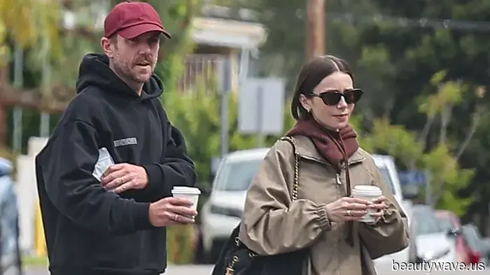 Neither Skinny nor Baggy—This Is the Stylish Approach to Pair Sambas with Jeans in Spring 2026.