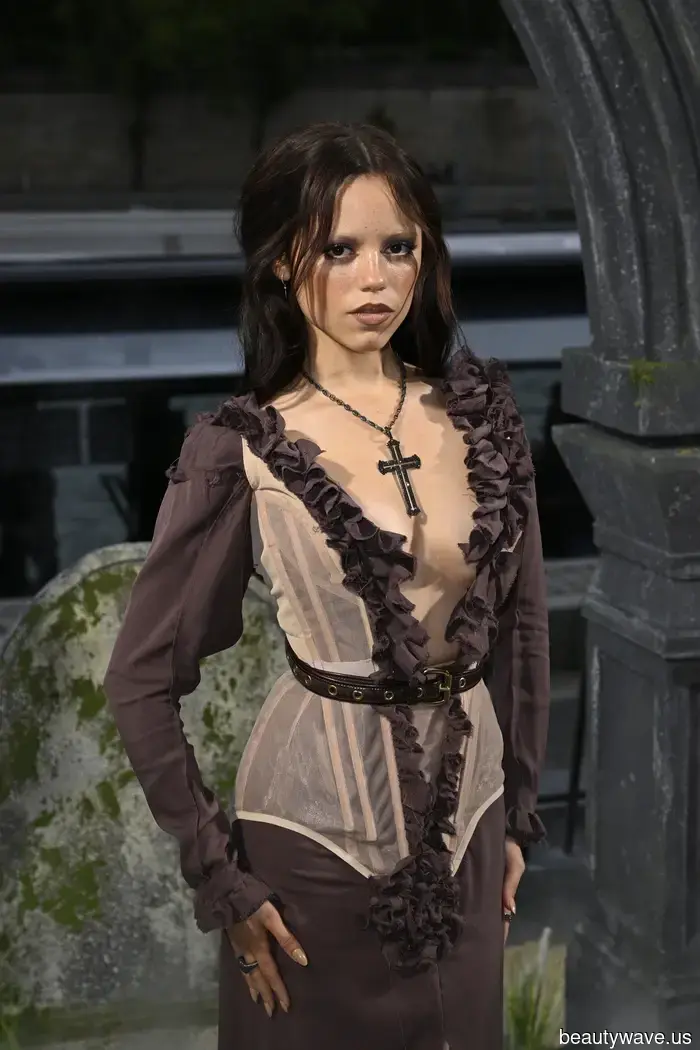 Lo stilista Enrique Melendez racconta l'evoluzione dello stile di Jenna Ortega