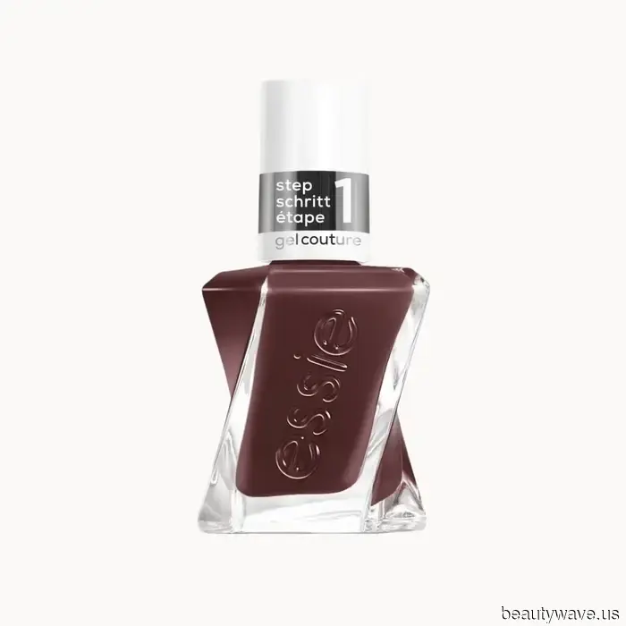 Not Red, Not Milky—The Most Stylish French Individuals Are Choosing This Surprising Pedicure Color for Summer.