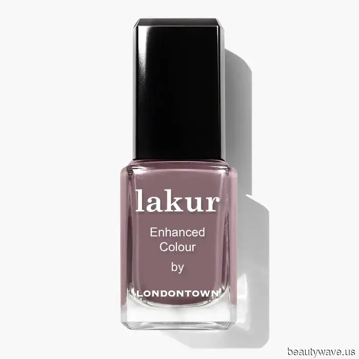 The Most Fashionable Individuals Are Donning These 11 Nail Colors Recommended by Experts This September