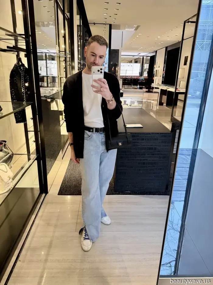 This Denim Trend Has Returned: I Never Imagined I Would Wear These Jeans, Yet Now They Are the Most Fashionable Piece in My Wardrobe.