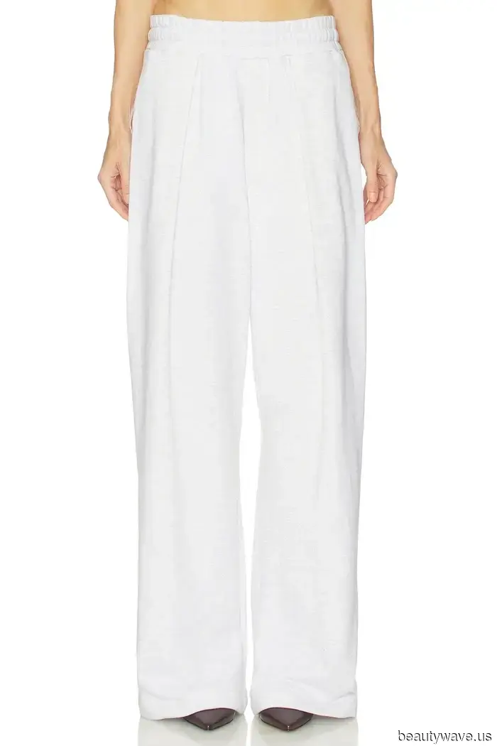 Improvvisamente, i pantaloni della tuta sono di nuovo "di moda"&mdash;aggiungi questa elegante tendenza dei cappotti per indossarli nel modo del 2025