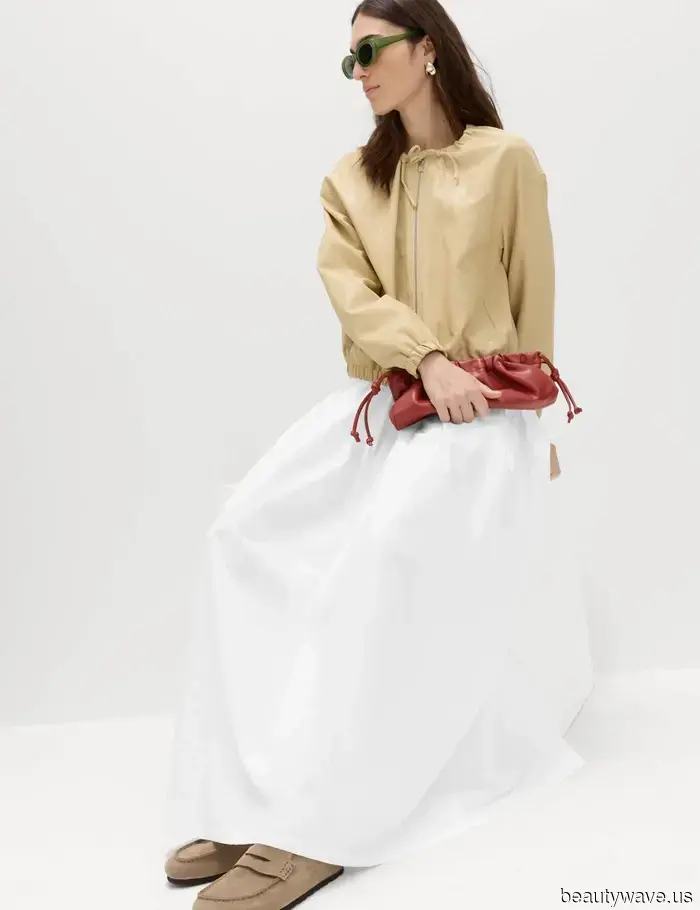 Chic French women are aware that these 7 essential wardrobe pieces are crucial for achieving an expensive look during the summer.