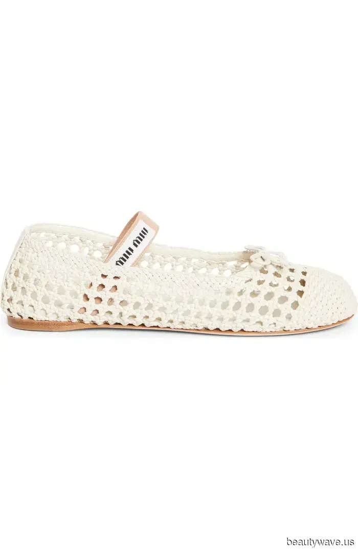 The Particular Ballet-Flats Style That Many People Wear Without Even Noticing It's a Trend