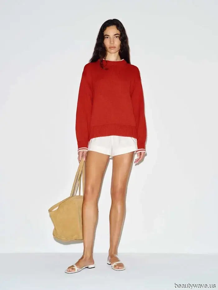 Sarah Pidgeon has just mastered transitional spring fashion with this surprising essential.