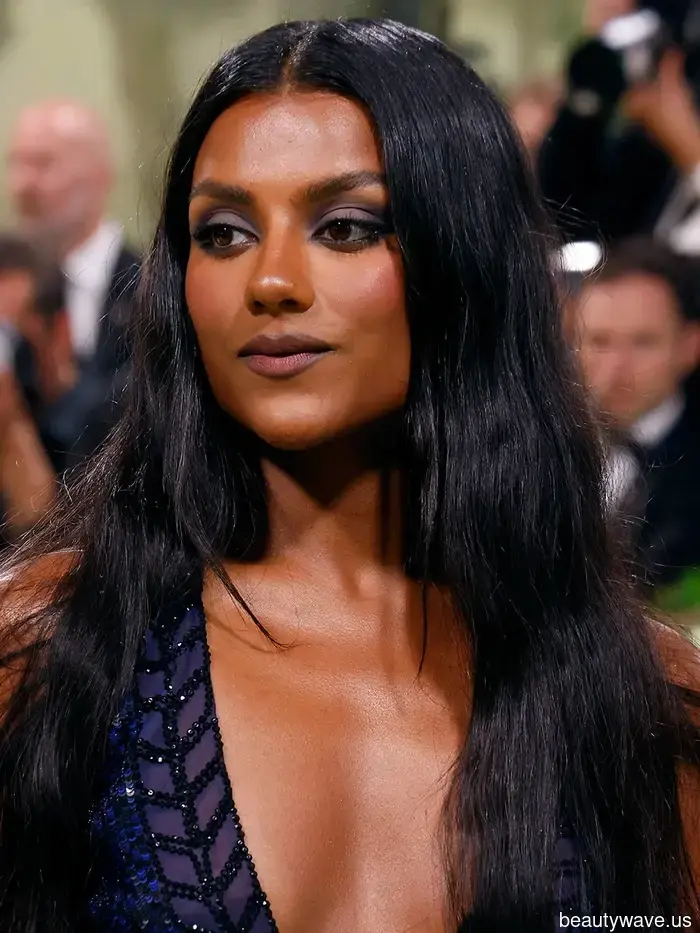 Simone Ashley's most unforgettable beauty styles are consistently bronzed, ethereal, and stylish—9 that I can't wait to replicate.