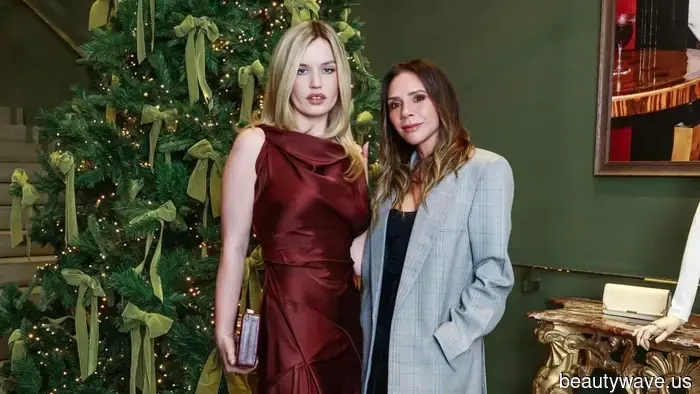 More "Fashion" Than Black, Victoria Beckham and Margot Robbie Are Sporting This Alternative Shoe Color With Jeans…