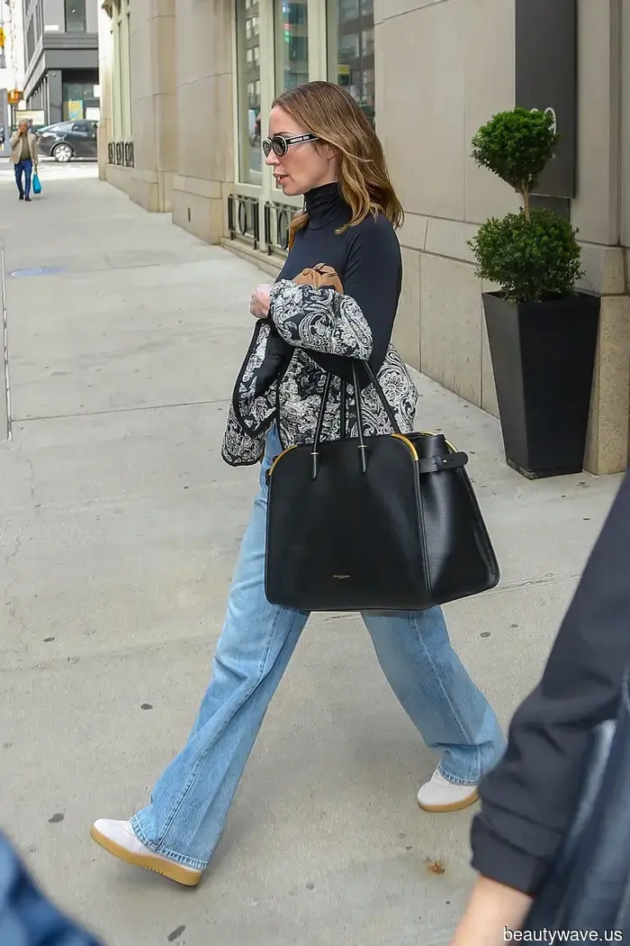 Emily Blunt Recently Paired Jeans with the Upcoming Designer Sneaker Trend of 2026