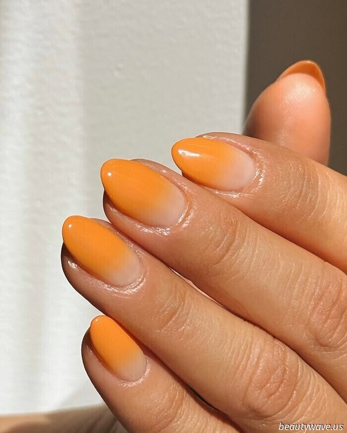 Según las Manicuristas Famosas (y Hailey Bieber), las Uñas de "Servicio Suave" Se están Apoderando del Verano de 2025