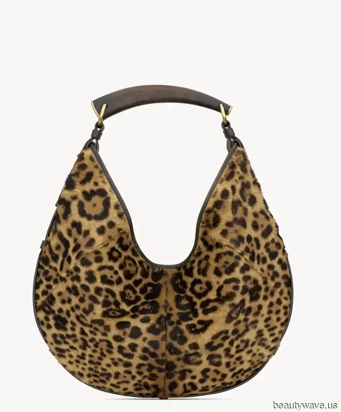 Fashion enthusiasts are embracing accessories as if it’s 2006 once more—here are 6 trends returning after 20 years.
