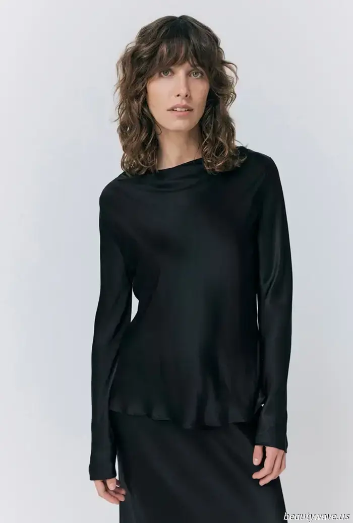 For a stylish look with jeans, skirts, or trousers, this elegant top is always the perfect choice.