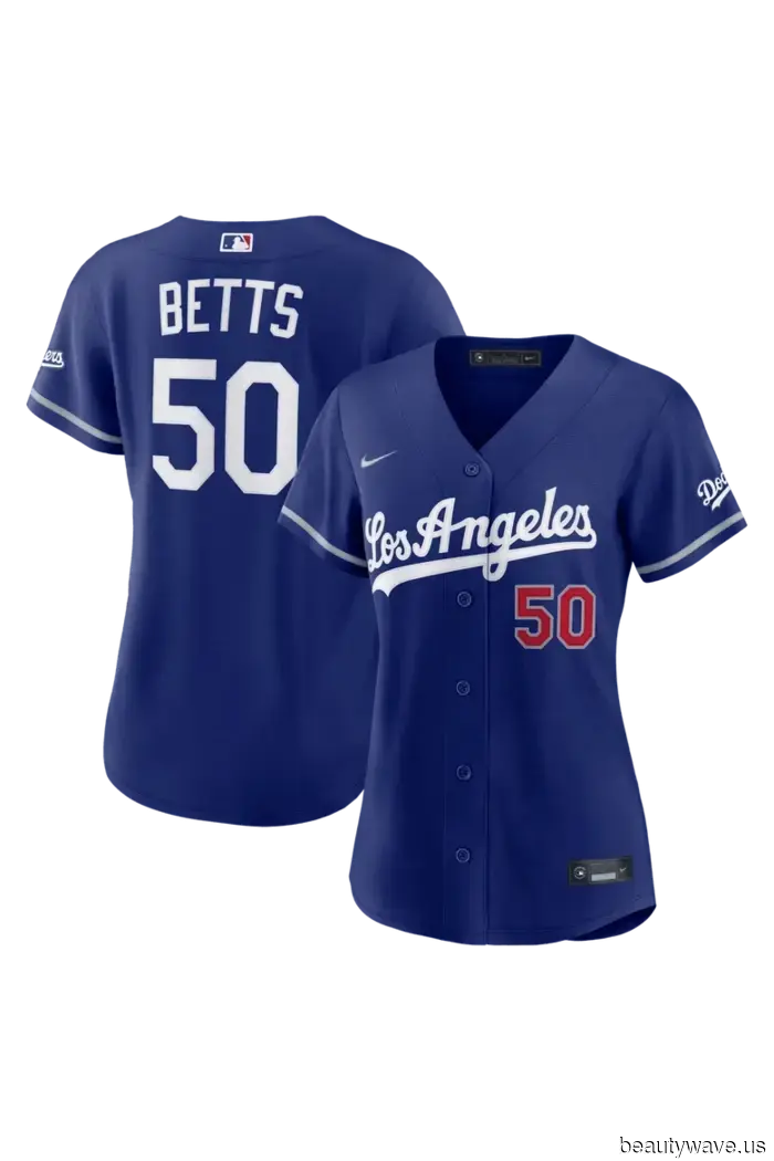 Here's How All the Trendy Girls Are Wearing Sports Jerseys Without Appearing Costumey.
