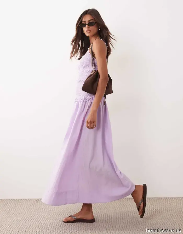As a Fashion Editor, this is the new sandal color that I'll be sporting constantly in the summer of 2026.
