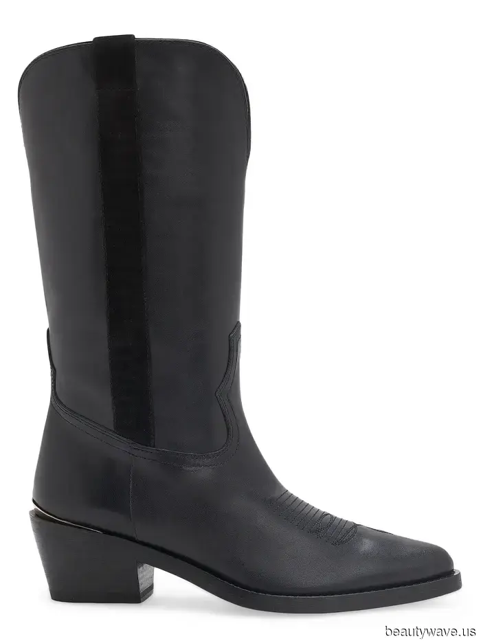 The Distinctive Style That Everyone Fashionable in NYC Will Adopt When Pairing Boots with Jeans This Fall