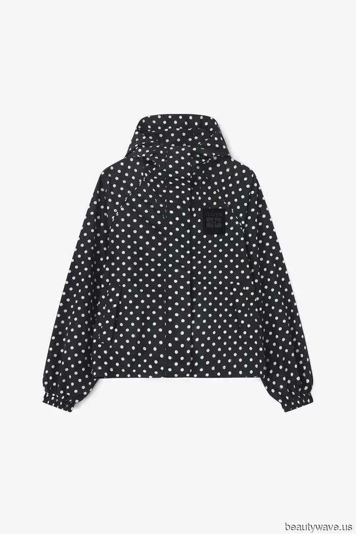 Apologies to my denim jacket—fashion enthusiasts around the globe are opting for this trending style this spring instead.