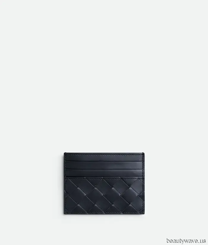 50 Jahre später bleibt das charakteristische Geflecht von Bottega Veneta unerreicht.