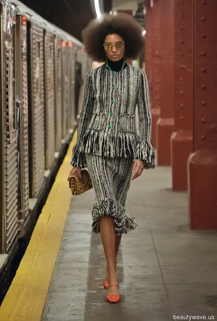 6 Tendenze che tutte le ragazze alla moda indosseranno nel 2026 sono state appena rivelate al Chanel M&eacute;tiers d'Art Show a…