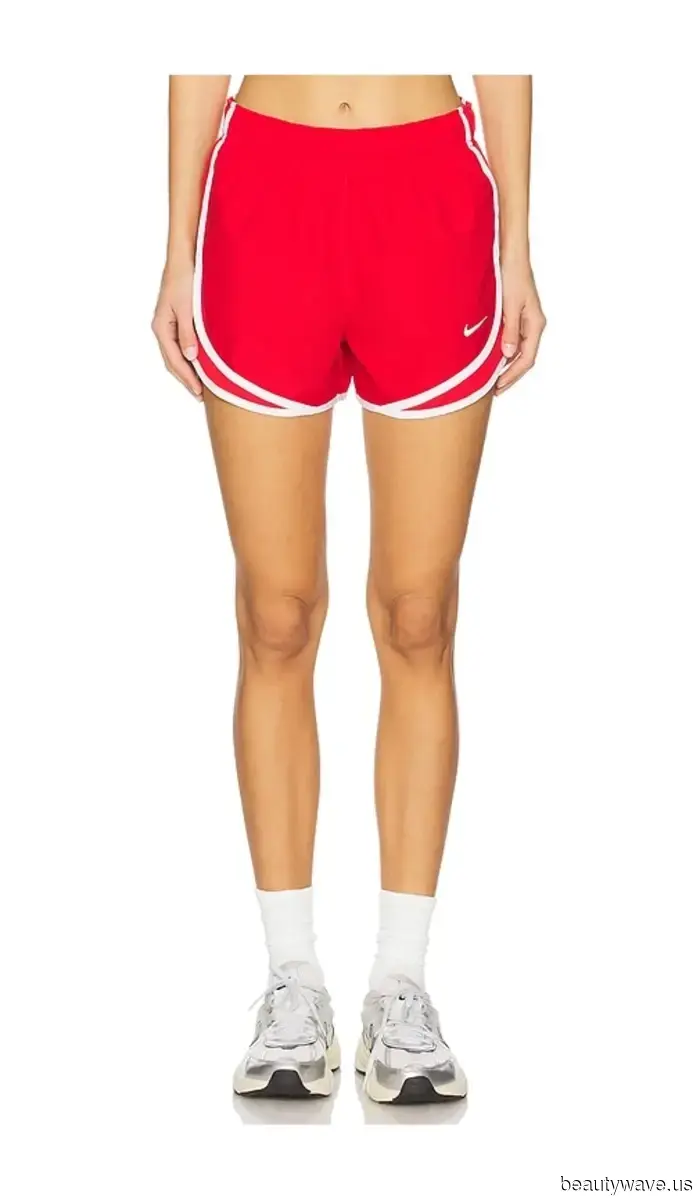 Los pantalones cortos de ciclismo han perdido su brillo&mdash;esta es la tendencia deportiva que la gente de moda está usando en su lugar.