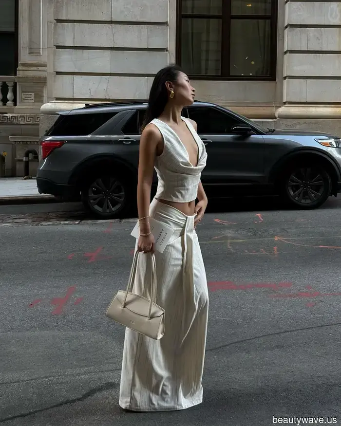 From New York City to London, fashionable individuals everywhere are seen with this sleek, low-profile bag.