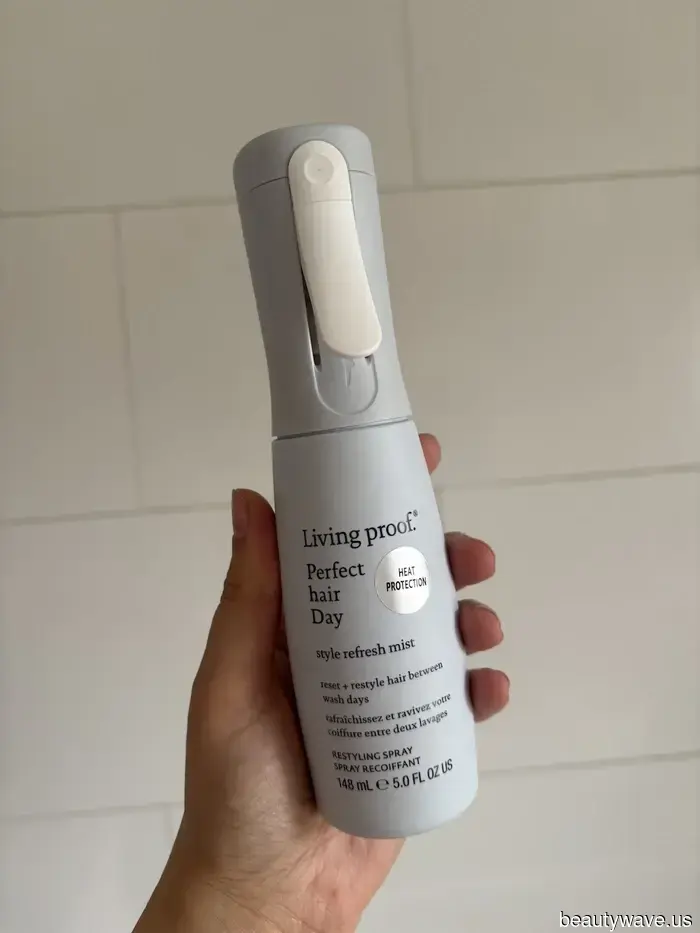 Meine Locken sahen nur am Waschtag gut aus, bis ich diese 9 Auffrischungssprays entdeckte.