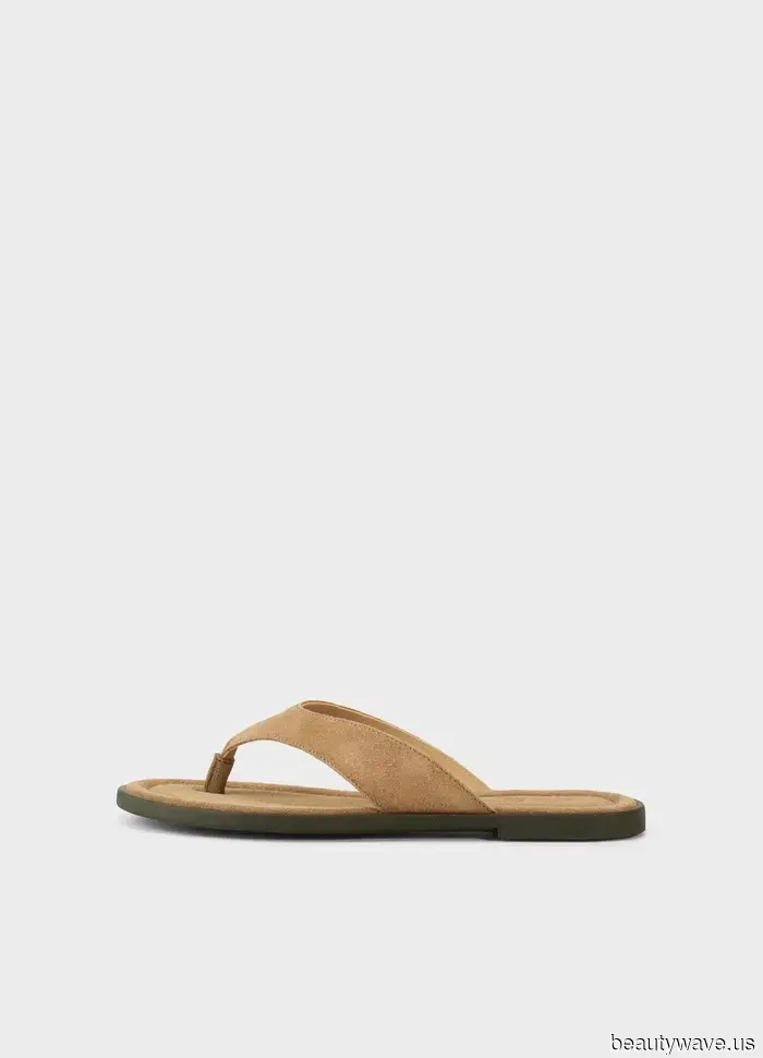 I’ve conducted the research—here are the most stylish sandals to pair with barrel-leg jeans.