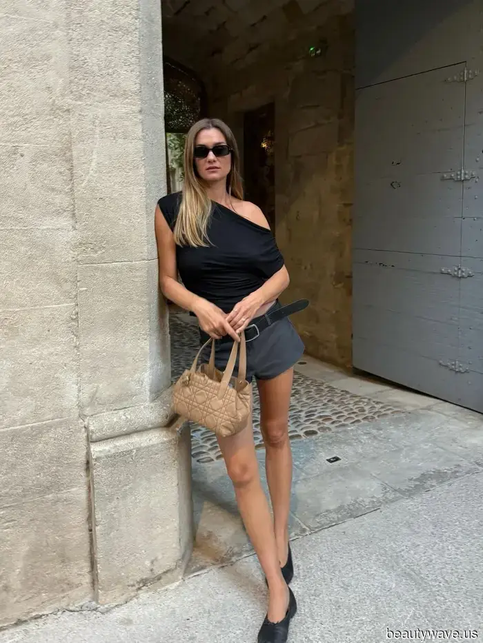 Отчет из Парижа: Все отказываются от сандалий, чтобы носить эти гораздо более стильные туфли с шортами